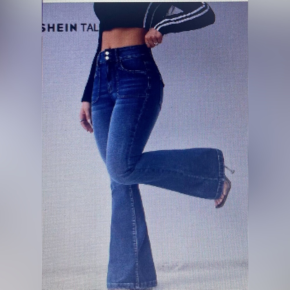 NWOT SHEIN Women's Blue Flared Jeans. Size Tall L.
